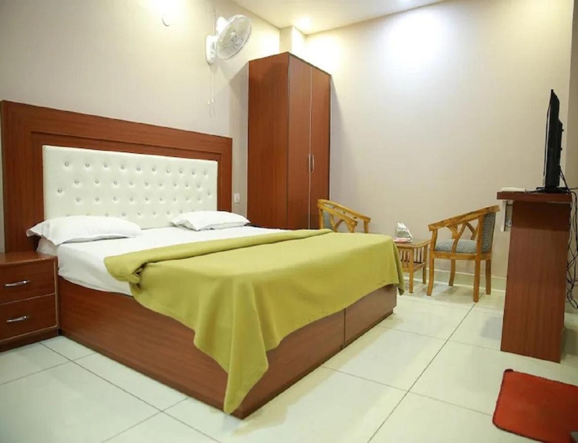Hotel Kings, Rohtak Eksteriør bilde
