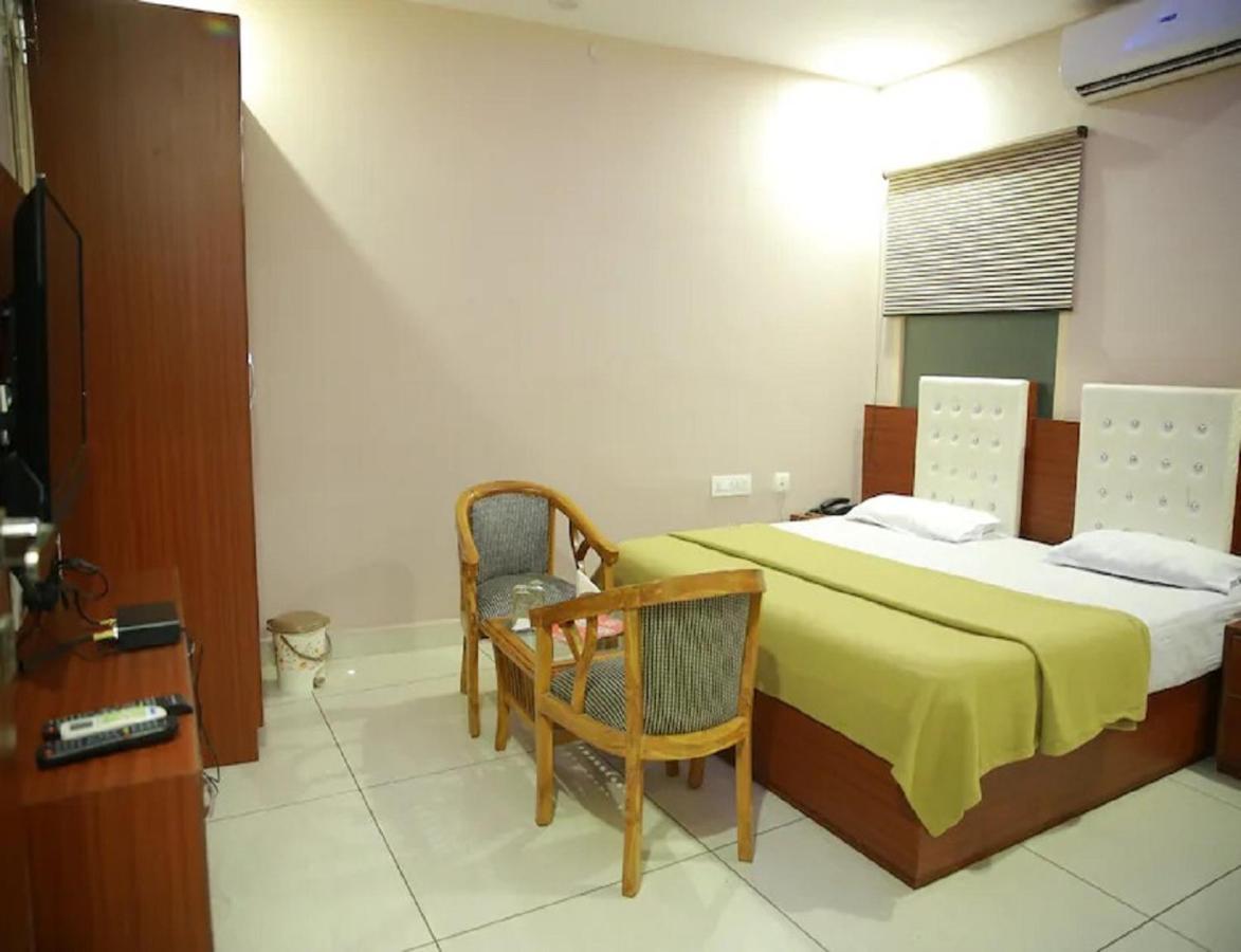 Hotel Kings, Rohtak Eksteriør bilde